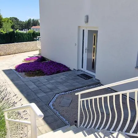 Apartman Karolina Apartment *