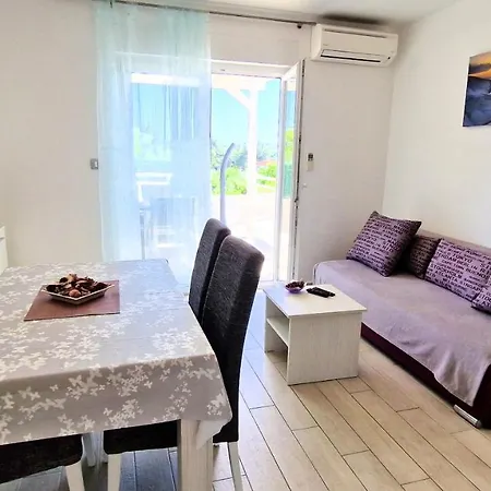 Apartment Apartman Karolina Krk Town