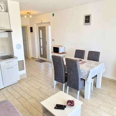 Apartman Karolina * Krk Town